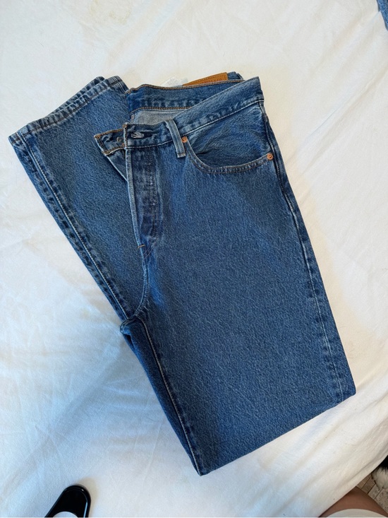Levi's Denim - Levi's 501 Women's Straight Leg Jeans in Classic Blue Denim